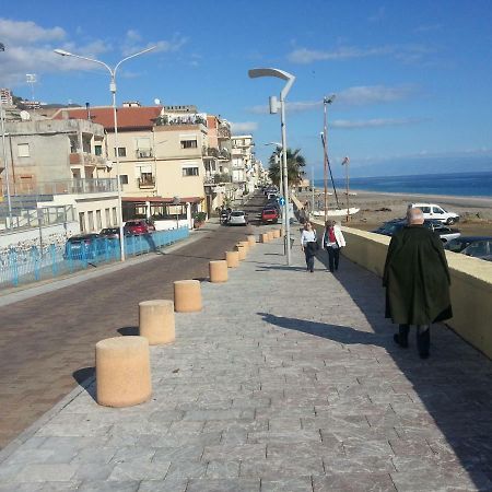 Appartamento Di Pregio In Piazza Durante Letojanni Taormina エクステリア 写真